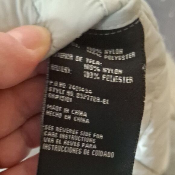 INTL d.e.t.a.i.l.s. Puffer Vest Women's Gray Quilted Vest size medium - Picture 7 of 7